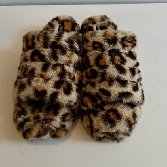 Steve Madden Fuzzy Leopard Slippers Women size XL (9-10) - Picture 2 of 7